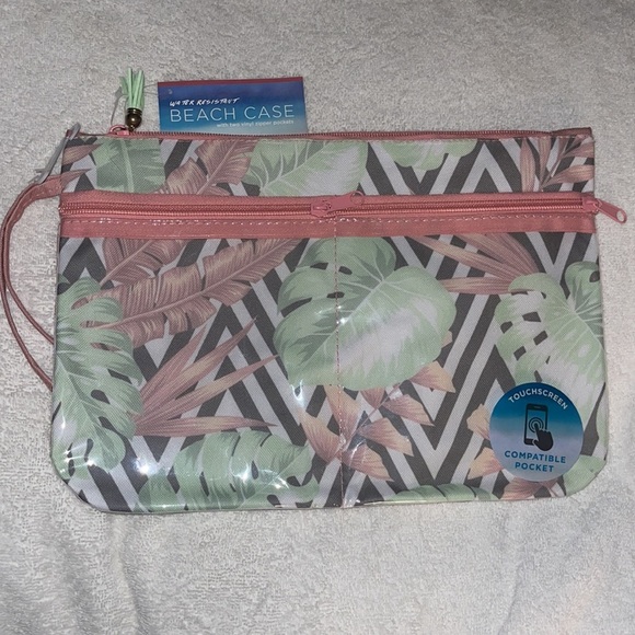 New Water Resistance Beach Case w/touchscreen pockets! Hold wet suit and phone - Picture 10 of 13